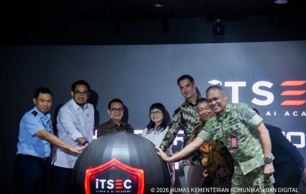 Wakil Menteri Komunikasi dan Digital Nezar Patria dalam ITSEC Cyber & AI Academy Grand Launching di Jakarta Selatan, Senin (10/8/2026) mengatakan AI dapat dimanfaatkan untuk memperkuat pertahanan sekaligus melancarkan serangan siber. Foto: Humas Kemkomdigi
