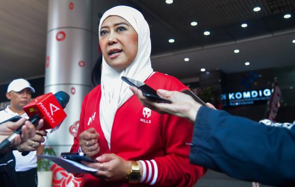 Menkomdigi Meutya Hafid memberikan keterangan pers kepada awak media terkait Putusan MK tentang Kuota Internet Tidak Boleh Hangus di Kantor Kementerian Komdigi, Jakarta Pusat, Sabtu (29/8/2026). Foto: Pey HS/Komdigi
